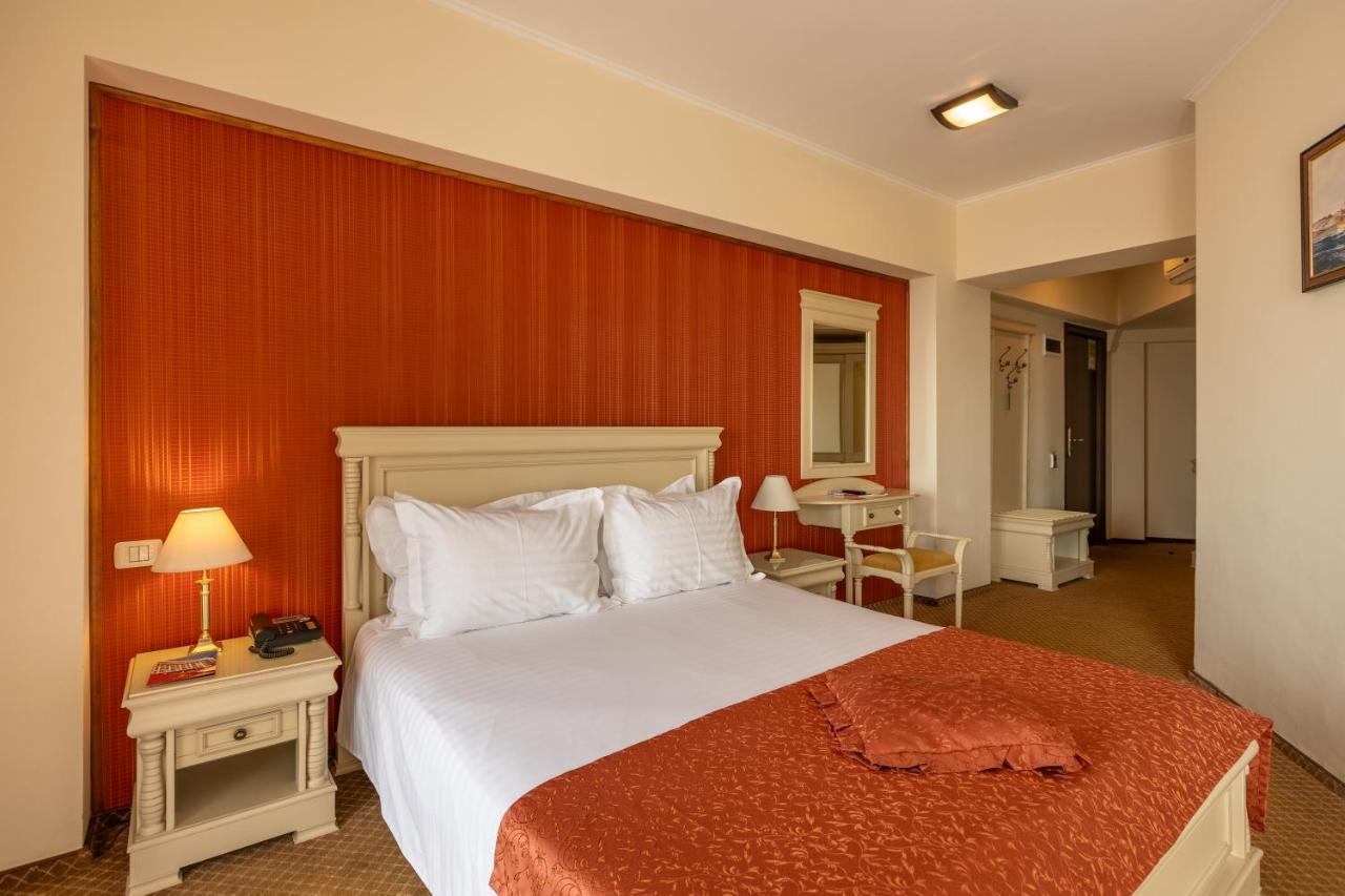 Hotel Hawaii Мамая Екстериор снимка