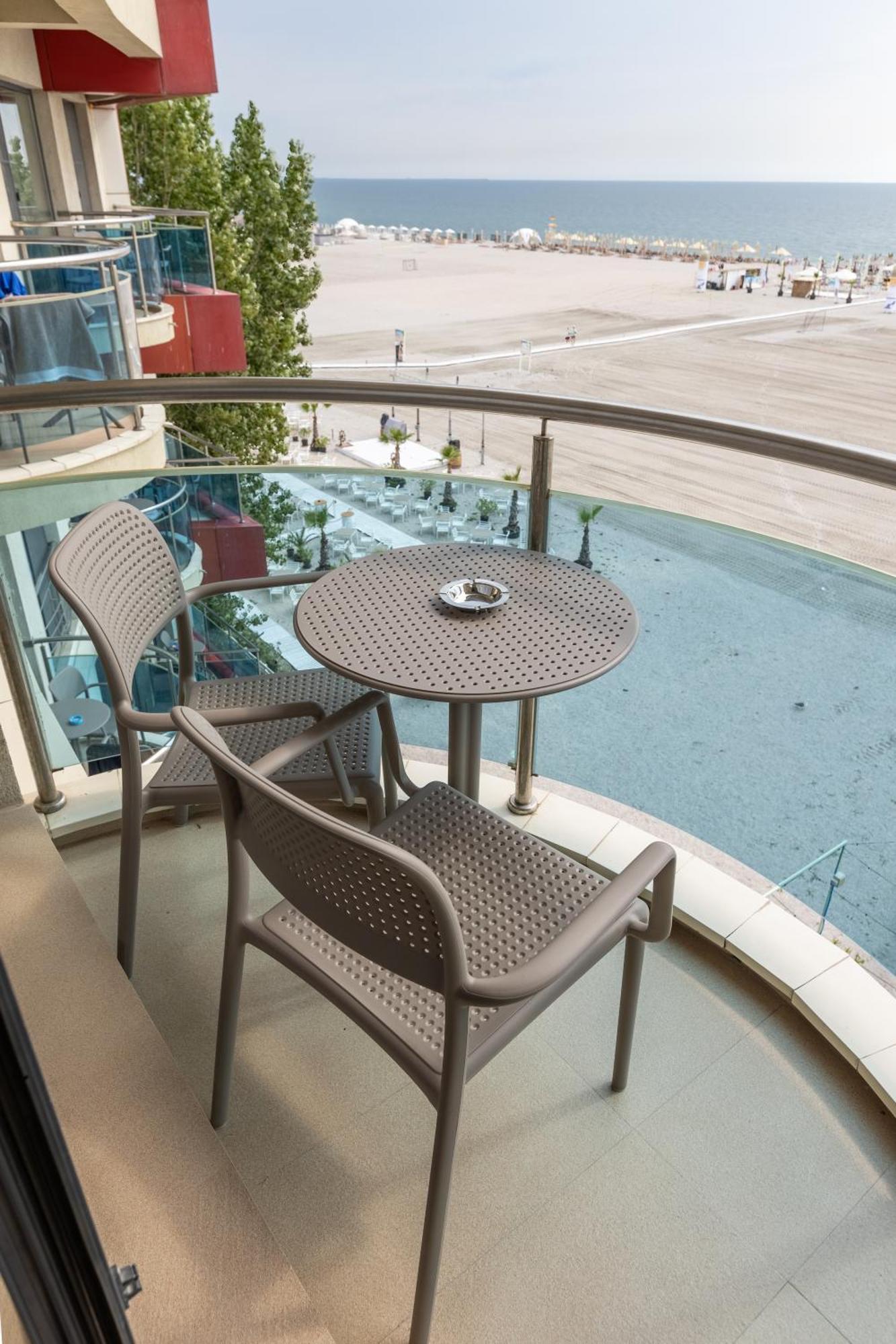 Hotel Hawaii Мамая Екстериор снимка