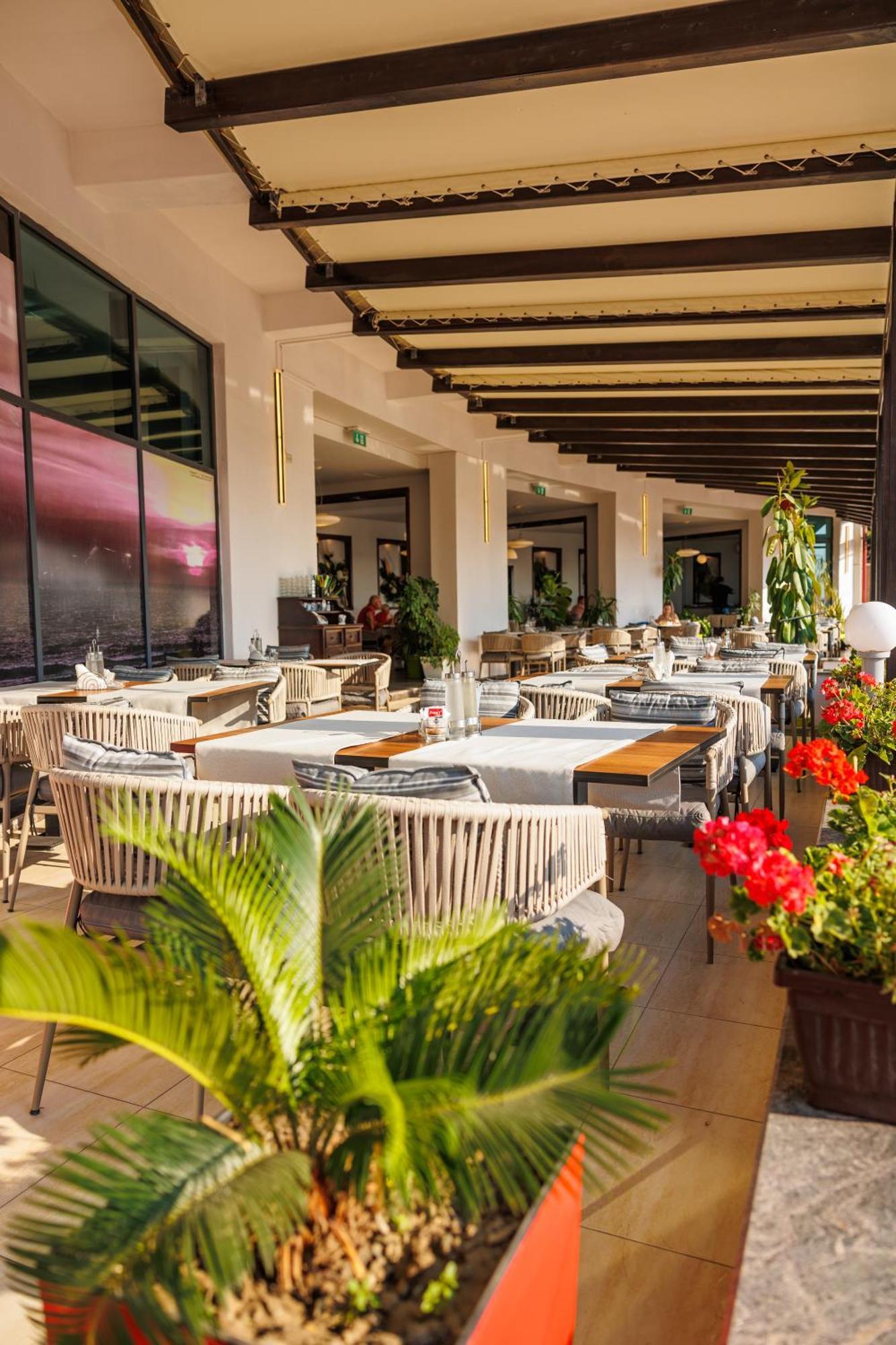 Hotel Hawaii Мамая Екстериор снимка
