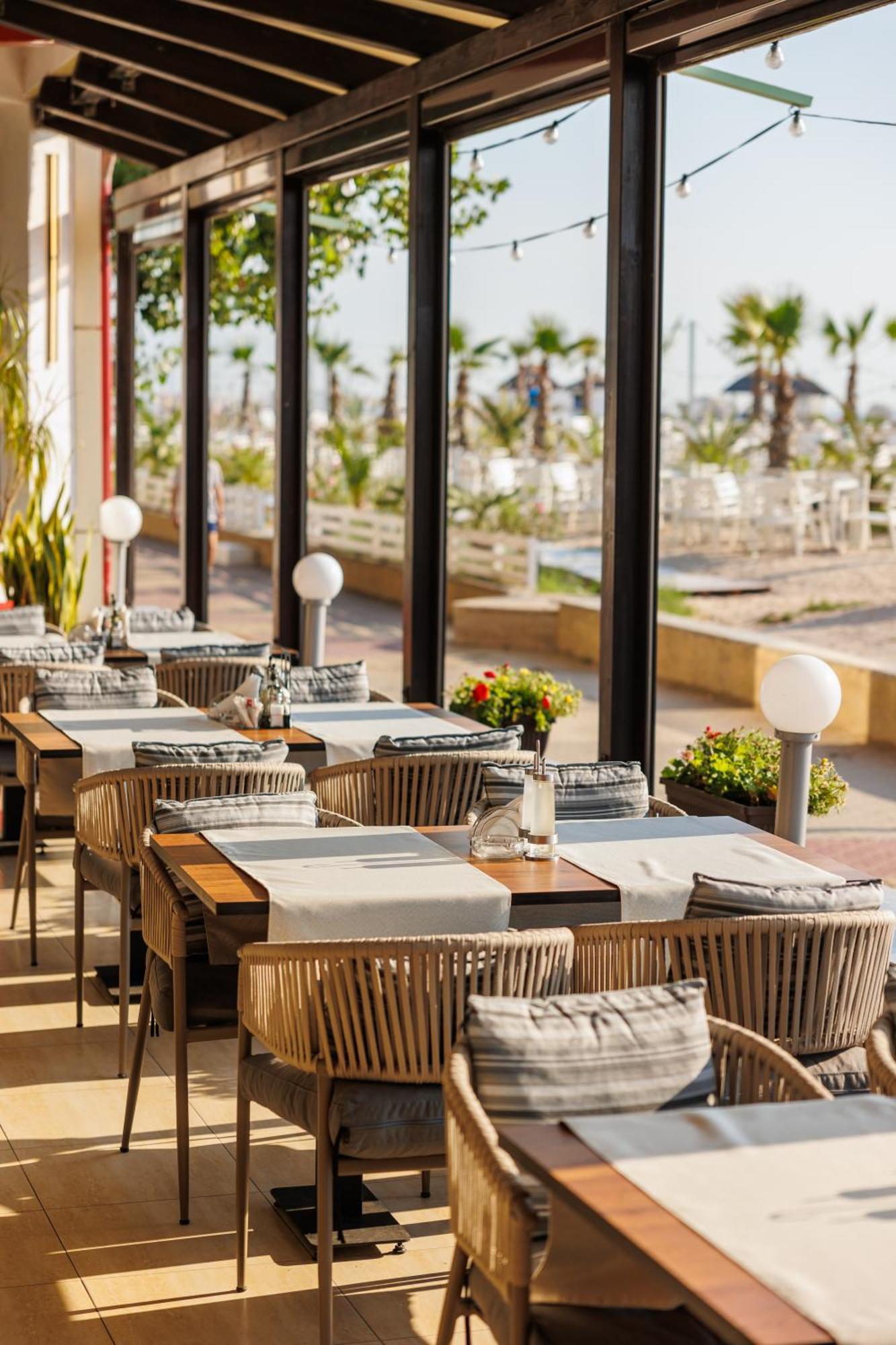 Hotel Hawaii Мамая Екстериор снимка