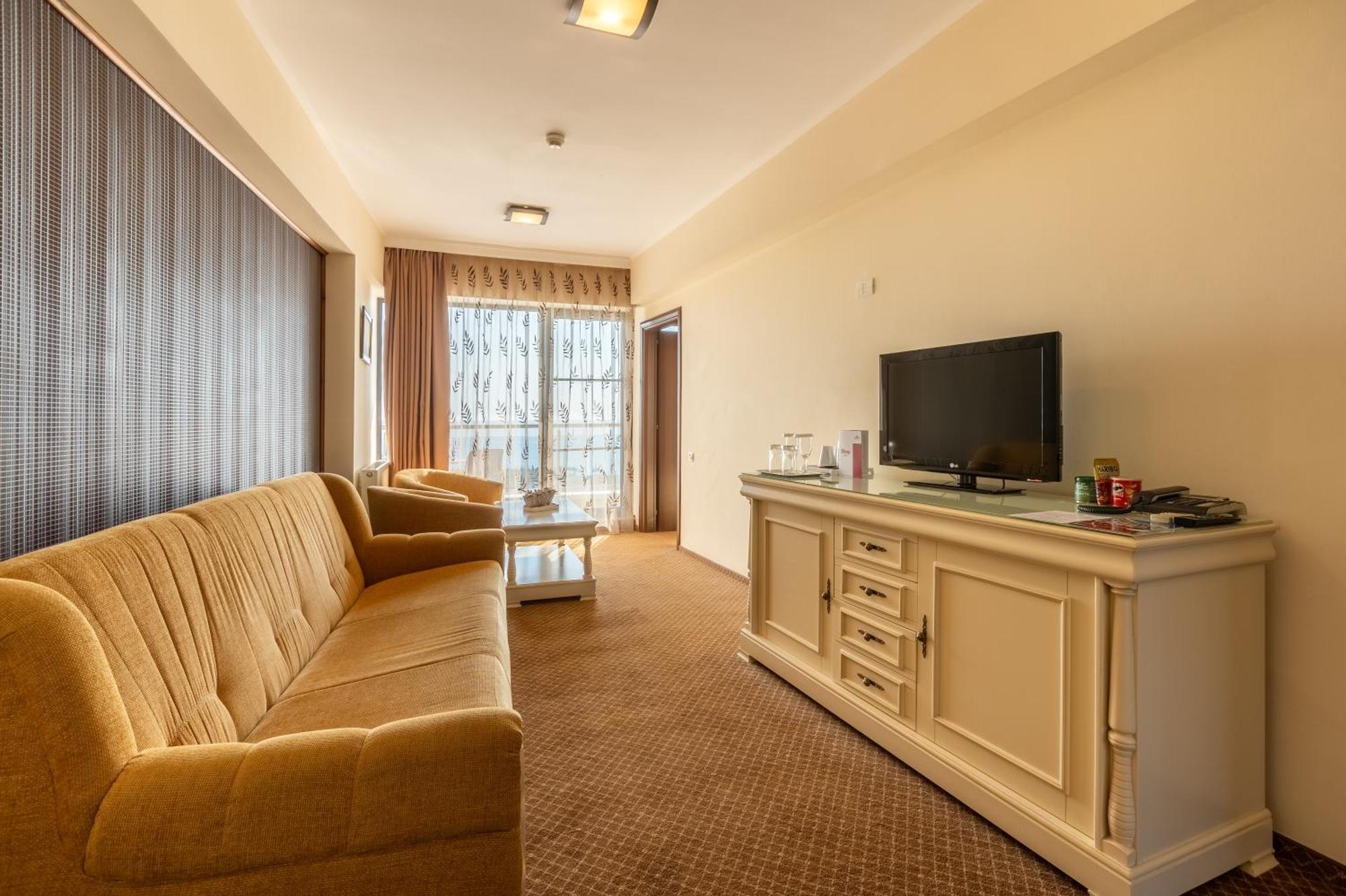 Hotel Hawaii Мамая Екстериор снимка