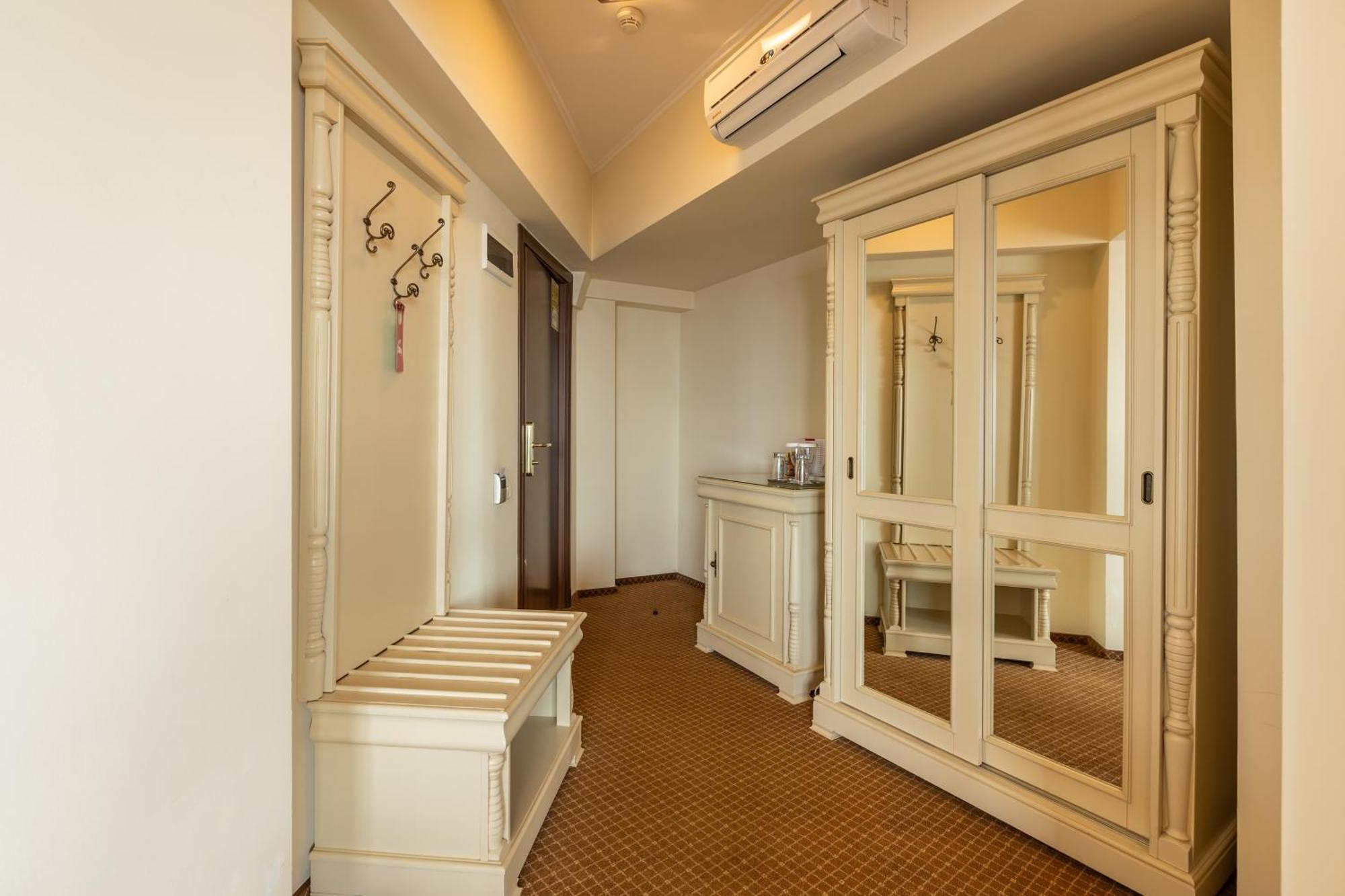 Hotel Hawaii Мамая Екстериор снимка