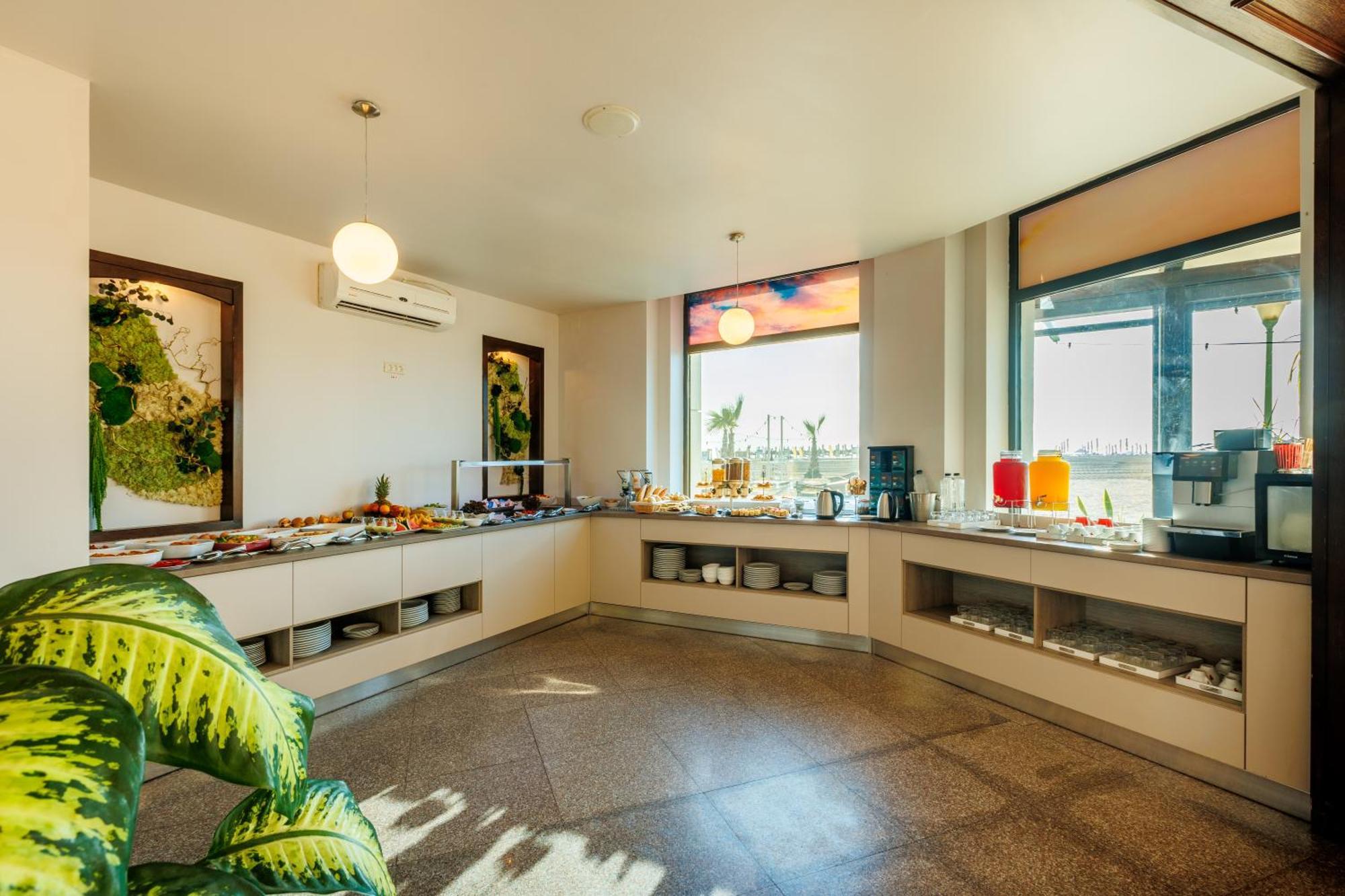 Hotel Hawaii Мамая Екстериор снимка