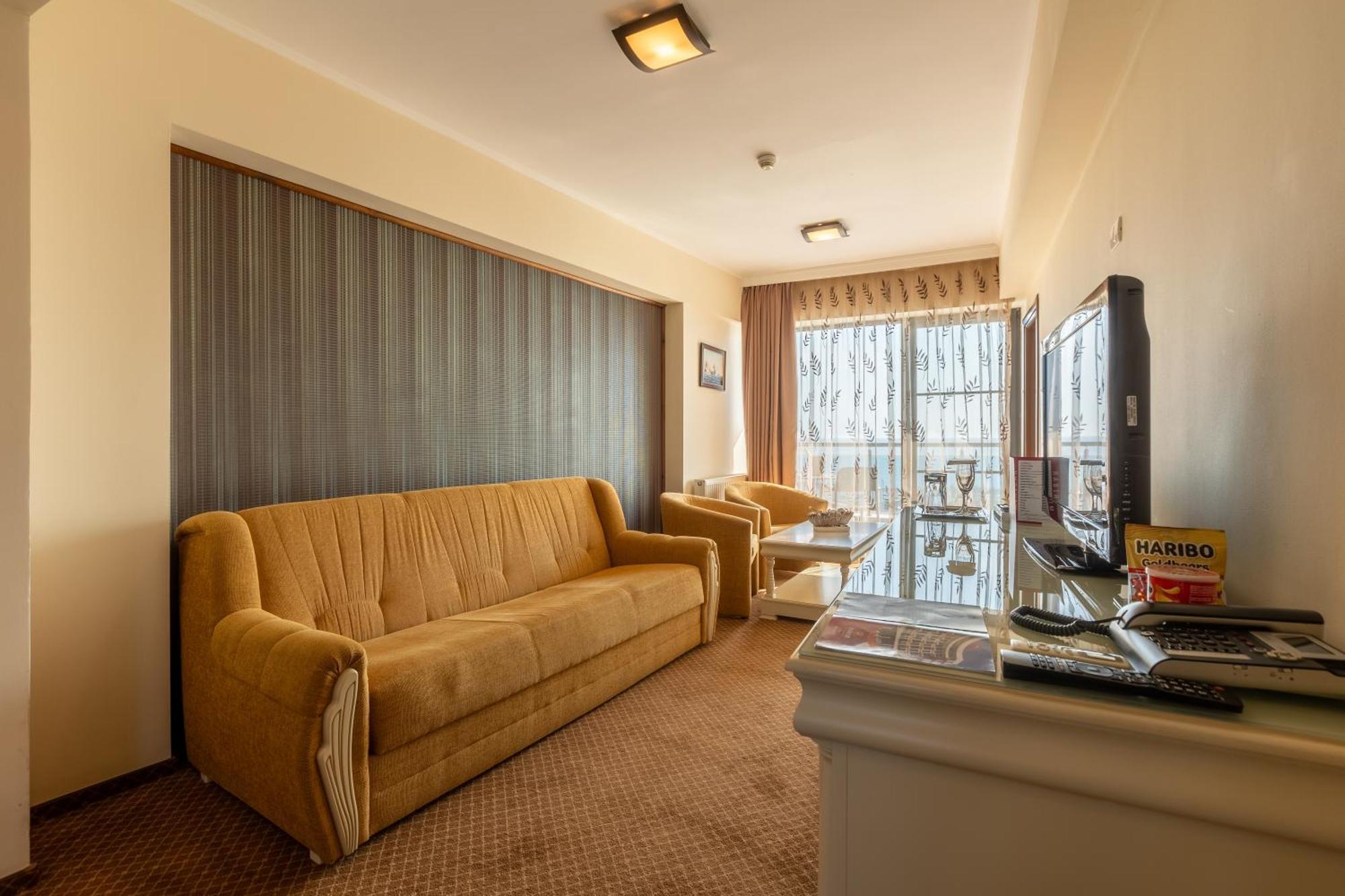 Hotel Hawaii Мамая Екстериор снимка