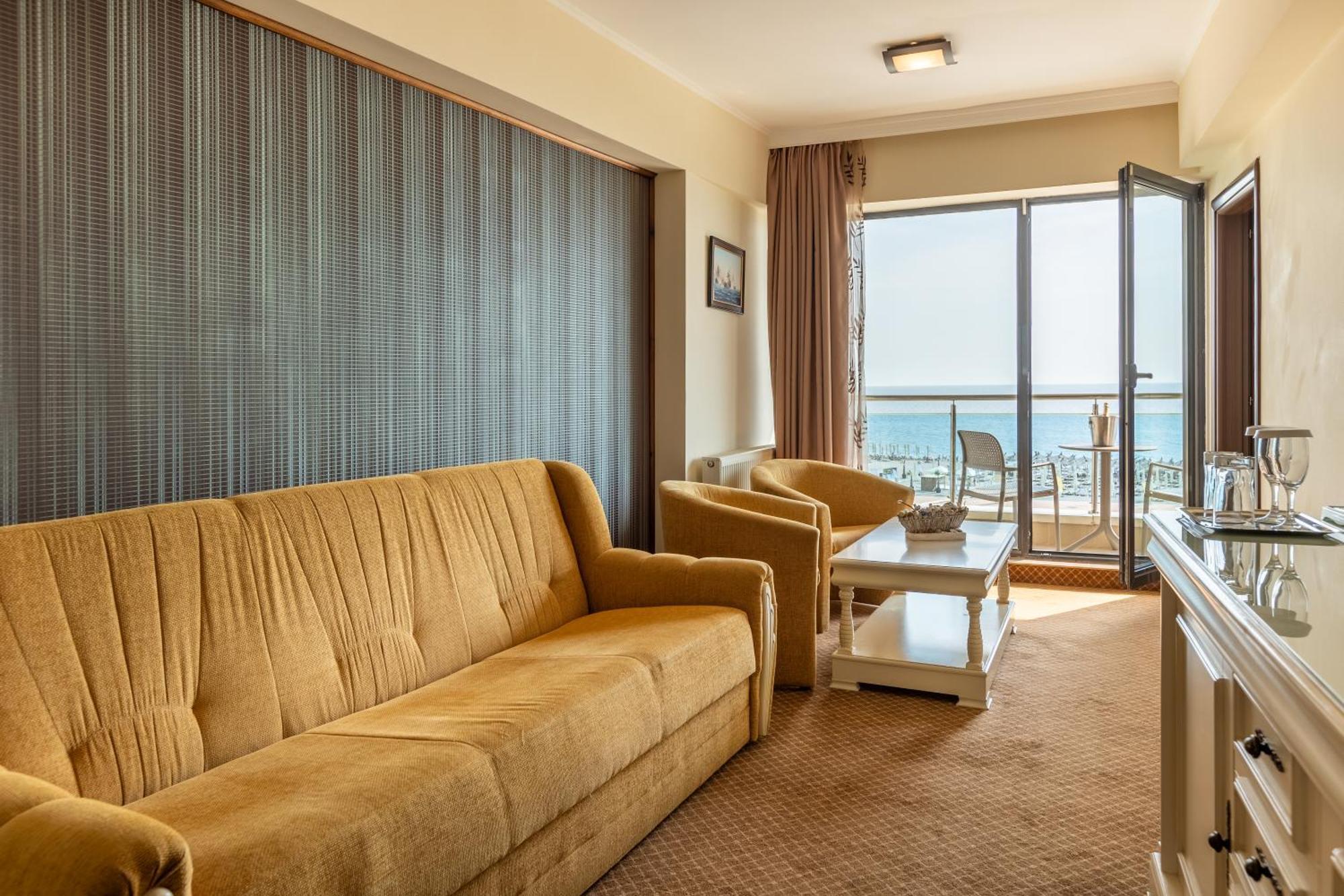 Hotel Hawaii Мамая Екстериор снимка