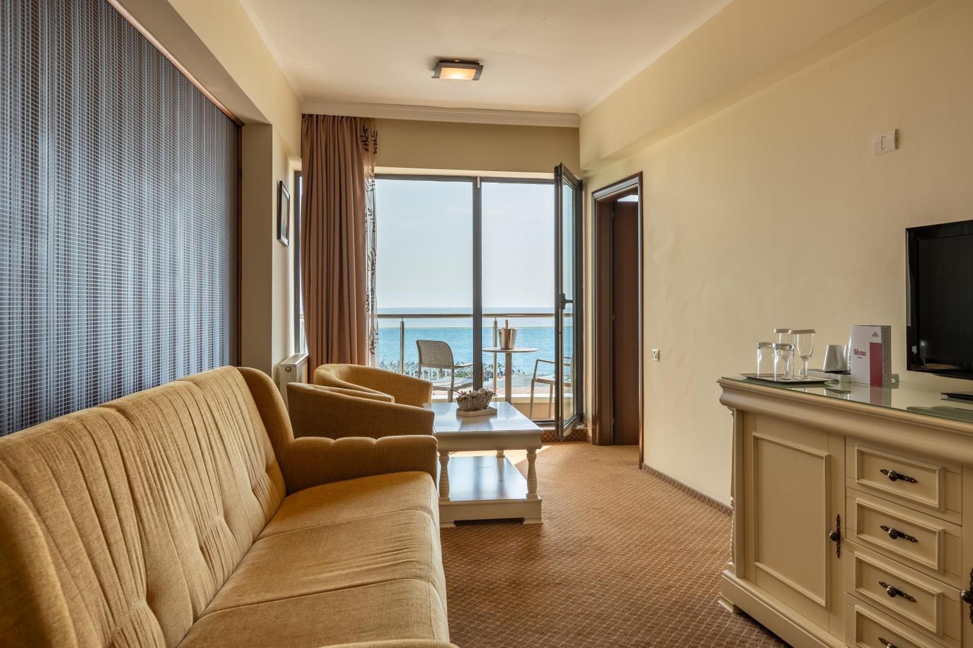 Hotel Hawaii Мамая Екстериор снимка