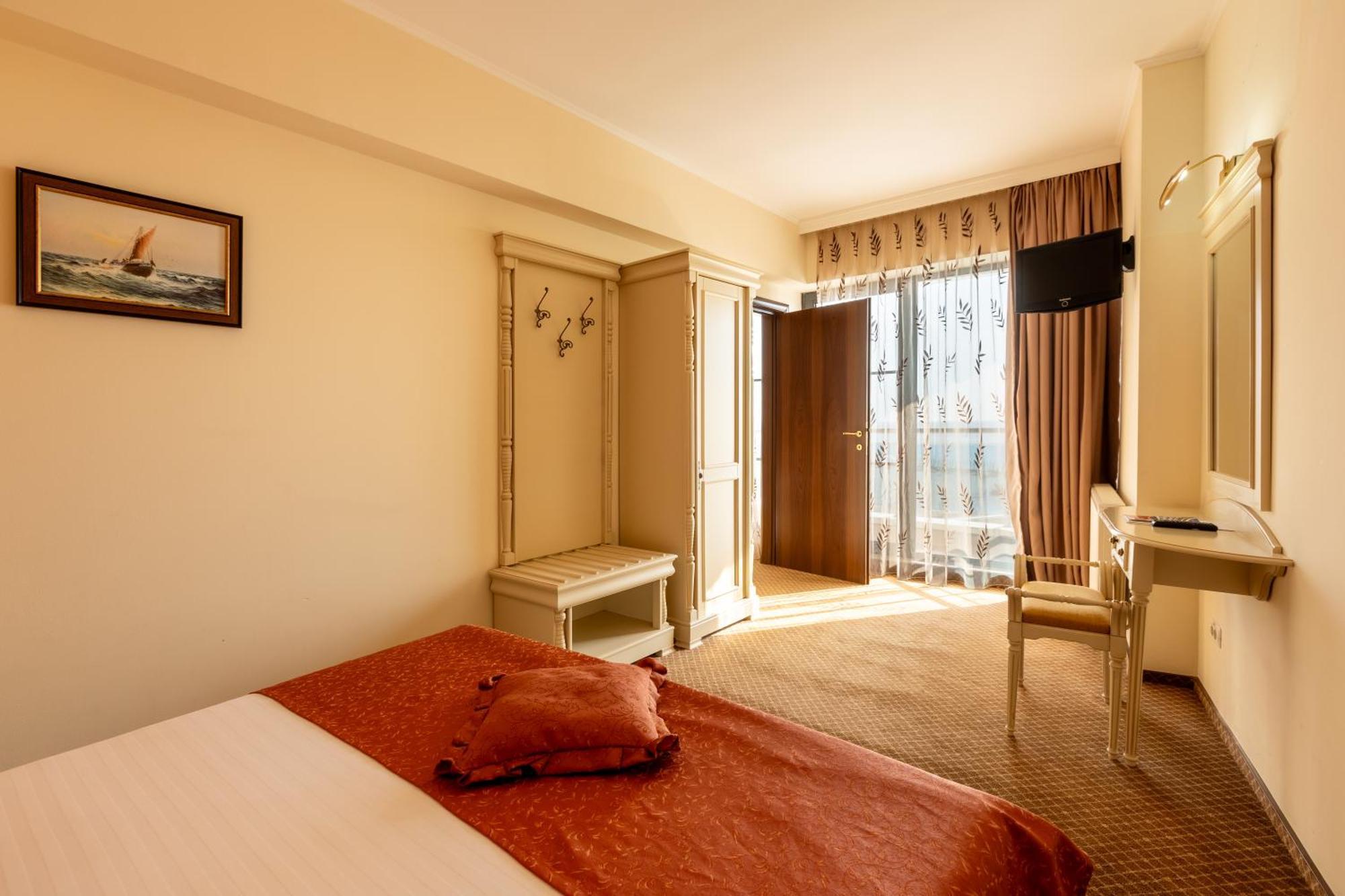 Hotel Hawaii Мамая Екстериор снимка